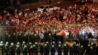 Em casa, Valencia joga por primeira vitória no Campeonato Espanhol Organizadas pouparam a atual diretoria no protesto