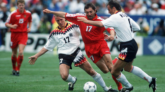 Ex-atacante de Croácia e Bélgica, que jogou Copa de 1994, morre aos 53 anos Alemanha e Bélgica pela Copa de 1994