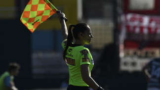 Fato histórico: Libertadores com mulheres em campo Mariana de Almeida durante Estudiantes x Lujan pela Copa da Argentina