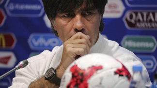 Löw promete Alemanha ofensiva e elogia México, que quase o surpreendeu em 2005 Técnico Joachim Low, da Alemanha, na entrevista coletiva pré-jogo contra o México