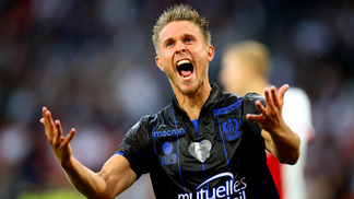 Pela Champions, Nice empata Ajax com dois golaços e avança; confira todos os resultados Arnaud Souquet comemora gol contra o Ajax