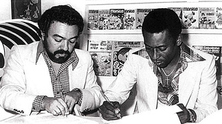 Há 40 anos, histórias em quadrinhos ganhavam 'Pelezinho'; mas rei do futebol queria que personagem fosse o 'Pelezão' Mauricio de Sousa e Pelé na assinatura do acordo nos anos 70