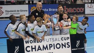 Campeã mundial sub-20 e sub-17 nos campos, Inglaterra aposta na base também no futsal Um dos líderes da revolução no futsal da Inglaterra é o Olé Futsal