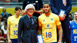 Lucarelli é eleito melhor jogador, e Renan elogia equipe do Brasil Lucarelli foi o MVP