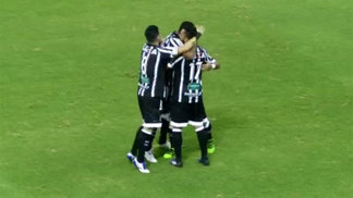 Ceará marca dois em sete minutos, e Juventude perde liderança da Série B Jogadores do Ceará comemoram gol contra o Juventude