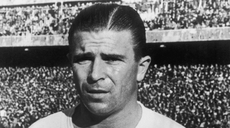 Há 90 anos nascia um dos maiores jogadores de todos os tempos: Puskas Ferenc Puskas marcou 12 gols - sendo quatro na final - e foi importantíssimo para o Real vencer a Copa Europeia de 1960 contra o Eintracht Frankfurt