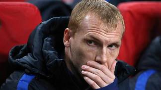 Ex-Barcelona dispara contra imprensa espanhola: 'Não sou o primeiro, nem o último jogador que fuma' Jeremy Mathieu, no banco com a seleção da França