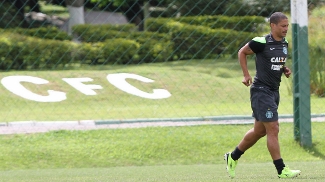 'Nunca acreditei que merecia o prêmio de melhor do mundo', diz Xavi Alex em um de seus últimos treinos como jogador de futebol