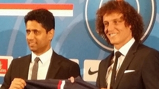 Após agressão, torcedores do Munique 1860 são obrigados a comprar camisa do Bayern PSG David Luiz Nasser Al-Khelaïfi Apresentação Camisa 32 07/08/14
