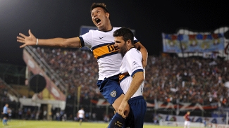 Sem Centurión, mas com Chávez, Boca se prepara para temporada na Argentina Andres Chavez (esquerda), atacante do Boca