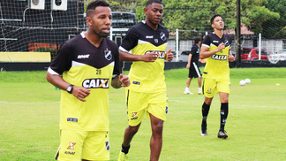 Tatá assina com o ABC e espera fazer grande Série B: 'Chego muito motivado' Tatá durante treino do ABC