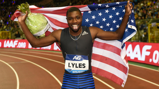 Revelação do atletismo dos EUA, Lyles vence 200m em meeting da Liga Diamante Noah Lyles comemora a vitória nos 200m