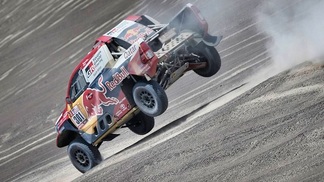 Rally Dakar 2018 - 13ª Etapa Carros: Nasser vence, Sainz mantém a liderança num dia de surpresas dramáticas Nasser Al-Attiyah / Mattieu Baumel (Toyota Hilux V8)