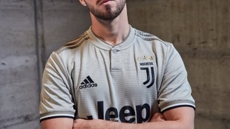 Juventus apresenta nova camisa 2 'cor de areia' para a temporada Juventus Nova Camisa 2 Adidas 210818