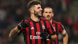 Milan despacha Verona, vence a 2ª seguida e pega a Inter nas quartas da Copa da Itália Cutrone comemora após deixar sua marca contra o Hellas Verona