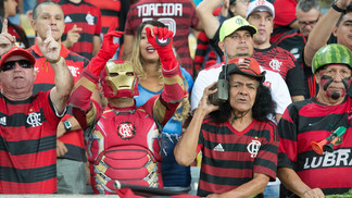 Mais do que Corinthians e Palmeiras e 78% do arrecadado em 2018 inteiro em só 5 meses: Flamengo brilha na bilheteria Torcedores do Flamengo durante jogo contra o Corinthians, pela Copa do Brasil