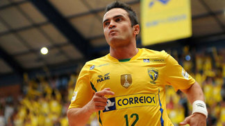 Com gols de Falcão, Brasil goleia Costa Rica Falcão foi convocado para defender a seleção