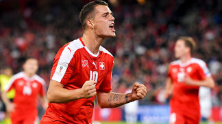 Suíça inicia caminhada na repescagem contra Irlanda do Norte; Croácia recebe Grécia Xhaka Comemora Gol Suíça Hungria Eliminatórias Copa-2018 07/10/2017