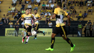 Criciúma e Náutico criam boas chances, mas não saem do zero Apesar do placar de 0 a 0, jogo teve boas chances em Criciúma