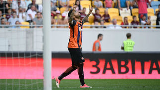 Com menos de cinco minutos em campo, Dentinho marca e decreta vitória do Shakhtar no Campeonato Ucraniano Dentinho marcou o gol da vitória do Shakhtar