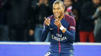 Mbappé afirma que pretende estar no 'melhor time do mundo' daqui 10 anos Mbappé Comemora Gol PSG Lyon Campeonato Francês 17/09/2017