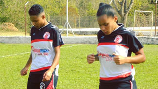 Em Minas, onde falta de médico deixa futebol feminino parado, federação gasta cerca de R$ 50 mil em evento em resort O Prointer busca recursos para não perder de W.O. no Mineiro Feminino