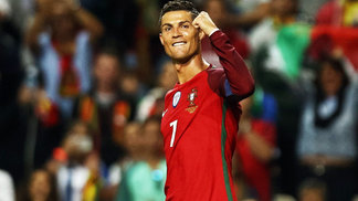 Pelé parabeniza CR7 por ultrapassá-lo em lista de artilheiros de seleção Cristiano Ronaldo Comemora Gol Portugal Ilhas Faroe Eliminatorias Copa-2018 31/08/2017