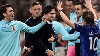 Suker e Modric querem a permanência de técnico que levou Croácia à Copa do Mundo Jogadores croatas celebram classificação para a Copa de 2018, após repescagem contra a Grécia