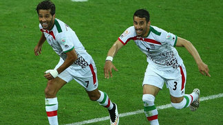 Ministro anuncia punições a iranianos que jogaram contra clube israelense Masoud Shojaei e Ehsan Hajsafi, jogadores da seleção iraniana