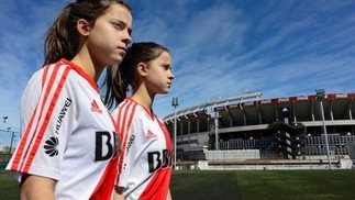Justiça seja feita, é da Argentina que vem o que há de pior e melhor do futebol Emília e Delfina jogam hoje pelo River Plate