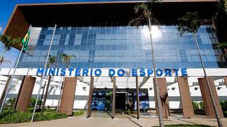 Polícia Federal investiga uso de atletas ‘fantasmas’ para desviar R$ 810 mil do Ministério do Esporte Sede do Ministério do Esporte, em Brasília