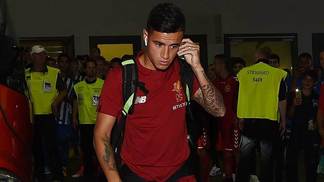 Liverpool não relaciona Coutinho para estreia na Champions Philippe Coutinho ficou de fora de viagem do Liverpool para a Alemanha na Champions