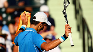Geração "Tudo Bem": ganhar ou perder é igual Djokovic com sua raquete quebrada em confronto com Dolgopolov
