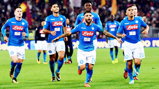 63% de posse de bola, 680 passes certos/jogo e muito mais: Guardiola enfrenta o único time que gosta de assistir na TV Napoli Comemora Vitoria Roma Campeonato Italiano 14/10/2017
