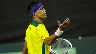 Que tamanho tem o tênis do Brasil? Thiago Monteiro durante jogo pela Copa Davis na Colômbia