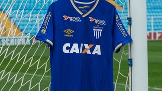 Nova camisa 3 do Avaí homenageia 95 anos de história do clube Avaí Nova Camisa 3 Umbro 310818