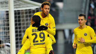 Neymar volta com gols e assistências, e Paris Saint-Germain goleia Rennes Neymar marcou um e ainda serviu Mbappé no jogo