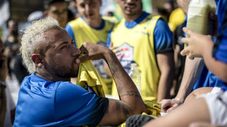 Caro Neymar: Antes que te 'vendam' por um trocado ou te 'troquem' por um garoto da base, fale o que você quer da sua carreira Neymar em seu instituto
