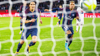 Rádio crava: Cavani seguirá como batedor de pênaltis do PSG Cavani Neymar PSG Lyon Campeonato Francês 17/09/2017