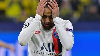 Vítima ou culpado? Barcelona e PSG, os clubes de Neymar na Europa, são uma grande bagunça Neymar, do PSG, lamenta chance desperdiçada contra o Borussia Dortmund
