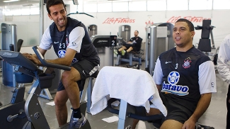 O dia em que um leitor me desejou hemorroidas Edu Ronaldo Corinthians