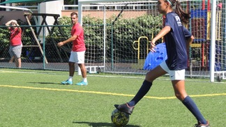 A menina ama o futebol?