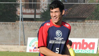 Pai queria que Balbuena estudasse, mas ele virou jogador, capitão aos 20 e hoje brilha no Corinthians Fabián Balbuena em treino do Cerro Porteño de Presidente Franco