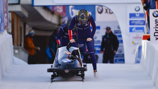 Preterida por federação, equipe feminina britânica de bobsled faz vaquinha na internet por Olimpíada Mica McNeill acusou federação de má administração