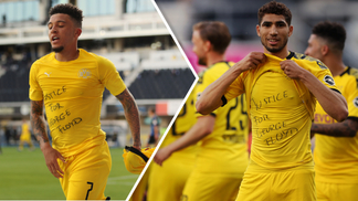 O cartão amarelo de Sancho ao comemorar gol e protestar contra o racismo Sancho e Hakimi comemoram gol pedindo 'justiça por George Floyd'