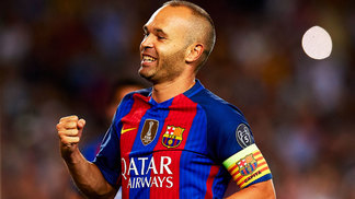 Iniesta renova 'pelo resto da vida' e se aposentará com a camisa do Barcelona Iniesta Comemora Gol Barcelona Celtic Champions 13/09/2016
