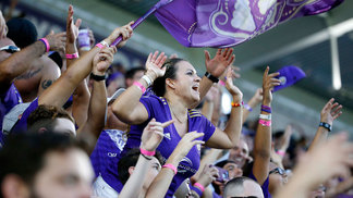 Suspenso, Kaká assiste jogo do Orlando City no meio da torcida Kaká assistiu o jogo ao lado da torcida