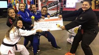No jiu-jitsu, atletas publicam mensagens de apoio a igualdade de premiação entre gêneros Na Califórnia, a SJJIF mais uma vez equiparou a premiação entre homens e mulheres.