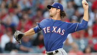 Estrela da MLB decide fazer boa ação e doa mansão avaliada em mais de R$ 31 milhões Cole Hamels em ação pelo Texas Rangers