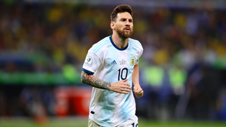 Por que torço para Messi ser muito mais feliz na seleção argentina do que no Barcelona Lionel Messi em ação pela seleção argentina